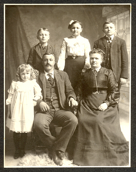 The Frank Albert Family circa 1904